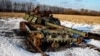 Знищений раніше Силами оборони України танк армії РФ. Харківщина, 22 лютого 2023 року