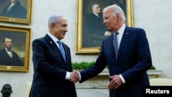 Президент США Джо Байден (справа) и премьер-министр Израиля Биньямин Нетаньяху