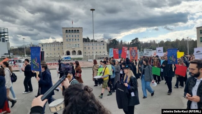 Marshi i grave në Tiranë më 8 mars 2023.
