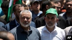 Șeful biroului politic al Hamas, Ismail Haniyeh (stânga), și liderul Hamas din Fâșia Gaza, Yahya Sinwar (dreapta), sunt dintre personajele cele mai cunoscute ale grupării.