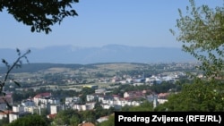 Pogled na Livno i planinu Dinaru prema susjednoj Hrvatskoj.