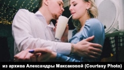Погибший в Белгородской области срочник Максим Максаков с женой Александрой