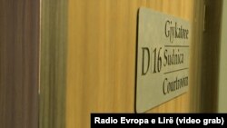 Šef Kancelarije EU Tomas Szunyog rekao je da kašnjenje u izboru glavnog tužioca može naštetiti radu tužilaštva i sudova. Ilustrativna fotografija: Ulaz u jednu od sudnica u prištinskom sudu, 2024. godina.