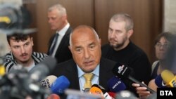 Бойко Борисов говори пред журналисти в кулоарите на парламента, 20 юни 2024 г.