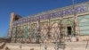 جریان کار مستحکم کاری مسجد جامع هرات که در زلزله های اخیر این ولایت قسماً آسیب دیده است.
