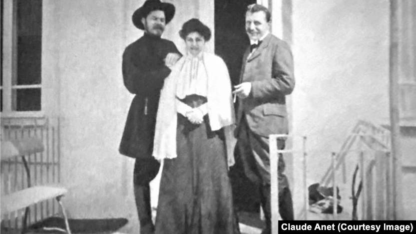 Scriitorul Maxim Gorki, soția sa Ecaterina și Claude Anet la Ialta, în timpul expediției automobilistice întreprinse pe ruta București - Teheran.