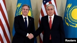 Держсекретар США Ентоні Блінкен (л) і президент Казахстану Касим-Жомарт Токаєв, Астана, 28 лютого 2023 року