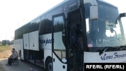 Автобус Донецк-Москва на границе. Погранпереход Лухамаа-Шумилкино, Псковская область, Россия, 21 июня 2023 года