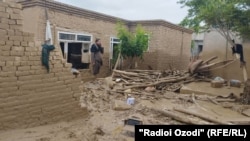 An Afghan man looks at the damage to his home on May 12 following flash flooding that has inundated northern Afghanistan&#39;s&nbsp;Baghlan Province,<br />
<br />
The latest wave of flooding from heavy seasonal rains has left more than <strong><a href="https://da.azadiradio.com/a/32942265.html" target="_blank">300 people dead</a></strong>, many more injured, and more than 1,000 homes destroyed, according to UN World Food Program (WFP) officials.<br />
&nbsp;