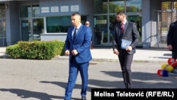Bivši ministar bezbjednosti BiH Nenad Nešić ispred Suda i Tužilaštva BiH, oktobar, 2023. godine