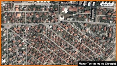 Naselje Hrom dio je opštine Kaproš, gdje je posljednjih godina izgrađeno mnogo objekata, a u detaljnim urbanističkim planovima predviđeno je još više. U 2023. godini u opštini Karpoš bilo je gotovo 10.000 stanova više u odnosu na 2003. godinu, prema službenoj statistici.