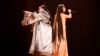 Співачки Alyona Alyona (праворуч) і Jerry Heil, які представляють Україну з піснею Teresa & Maria на «Євробаченні-2024» під час виступу в першому півфіналі. Мальме, Швеція, 7 травня 2024 року