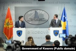 Kryeministri i Kosovës, Albin Kurti dhe ai i Malit të Zi, Dritan Abazoviq, në Prishtinë më 14 prill 2023.