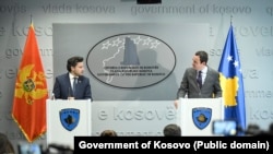 Kryeministri i Kosovës, Albin Kurti dhe ai i Malit të Zi, Dritan Abazoviq, në Prishtinë më 14 prill 2023.