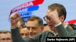 Predsednik Srbije Aleksandar Vučić, koji je donedavno bio lider Srpske napredne stranke u društvu sa Miloradom Dodikom, predsednikom bh entiteta Republika Srpska