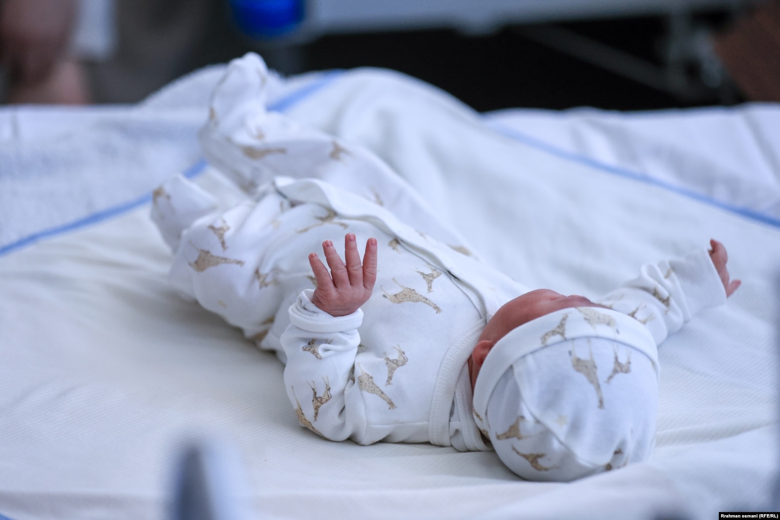Një foshnjë e lindur në Qendrën Klinike Universitare të Kosovës, 4 korrik 2023.