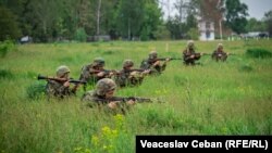 Exerciții militare la Bălți. Imagine din arhivă