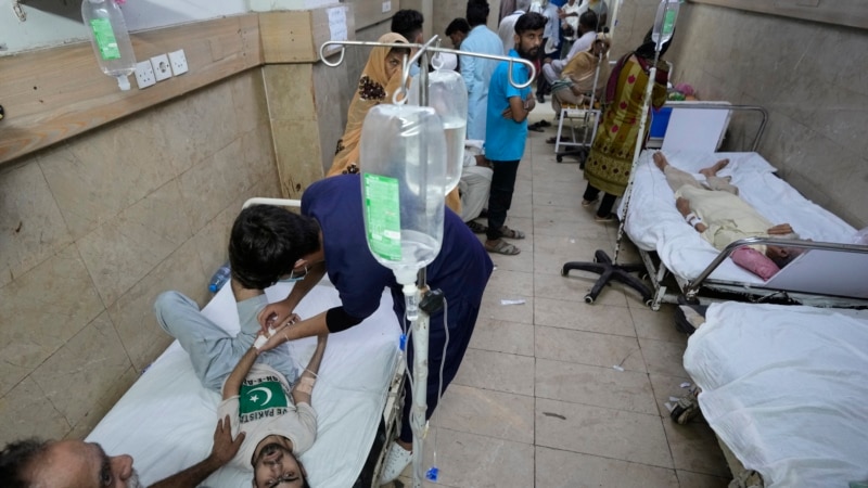 Неколку стотици луѓе починаа од жештините во Пакистан