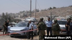Forcat izraelite pranë vendit ku u vra një grua në Hebron, 21 gusht 2023.