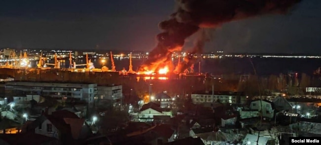 Наслідки удару ЗСУ по порту Феодосії, Крим, 26 грудня 2023 року