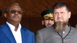 Президент Гвинеи-Бисау Умару Сиссоку Эмбало и глава Чечни Рамзан Кадыров, скриншот из видео в официальном телеграм-канале главы Чечни