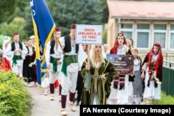 Podrška Enisi tokom folklorne smotre u Jablanici
