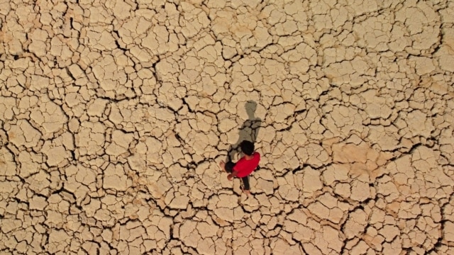 "Жер арыктаганда аба булганат"