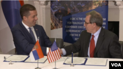 Detalj sa potpisivanja dokumenta, Vašington 16. juni 2023.