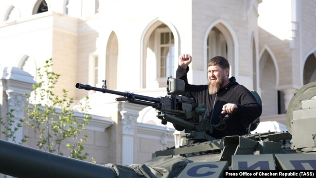 Глава Чеченской Республики Рамзан Кадыров на модернизированном танке Т-72