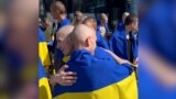 'I Kept Dreaming:' Mariupol Defenders Return To Ukraine On Independence Day