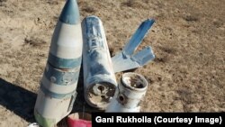 Выложенные вместе фрагменты ракетного снаряда