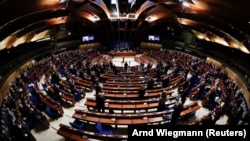Anëtarë të Asamblesë Parlamentare të Këshillit të Evropës, në një seancë të mbajtur më 2022. (Foto: Reuters)

