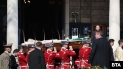 Тялото на патриарх Неофит беше положено пред църквата "Света Неделя"
