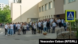 Voluntarii care vor supraveghea examenele în instituțiile de învățământ din Briceni, Cahul, Cantemir, Cimișlia, Drochia, Dubăsari, Rezina și Șoldănești.