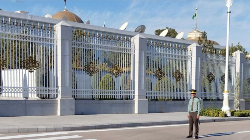Balkanly ýaşaýjy ýerli häkimiýetleriň çykaran karary bilen ylalaşman, Aşgabatdan “haraý gözleýär”