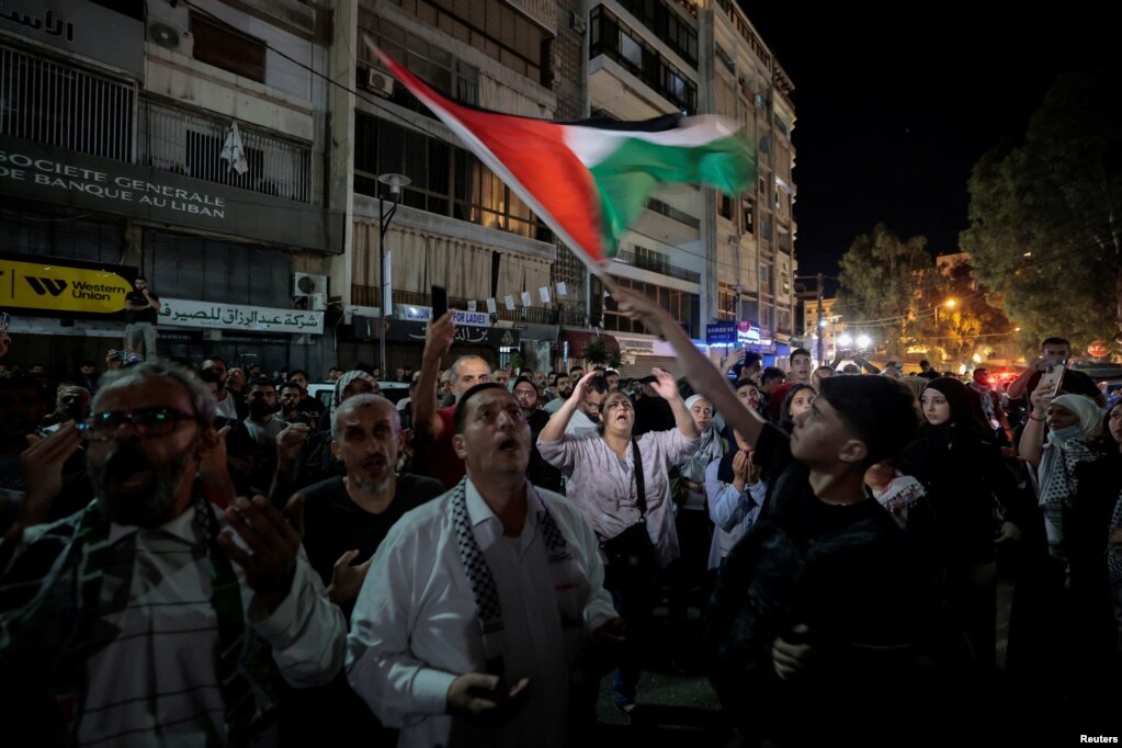 Protestuesit në Bejrut, 17 tetor 2023.