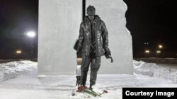 Памятник жертвам репрессий в Сургуте.