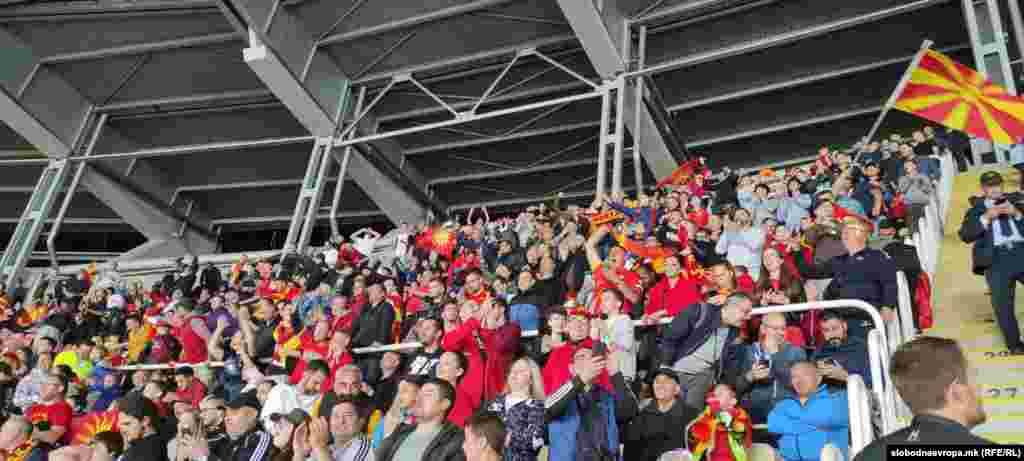 Македонските навивачи на градскиот стадион во Скопје