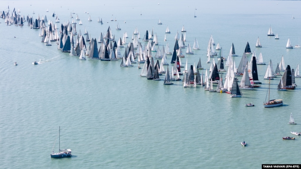 Jedriličarska utrka Blue Ribbon na jezeru Balaton, Mađarska, 18. juli.