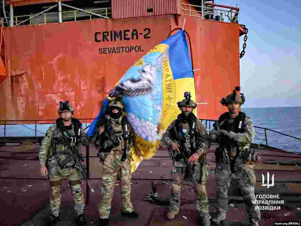 Бойцы Главного управления разведки Минобороны Украины на одной из&nbsp;&laquo;вышек Бойко&raquo;, август-сентябрь 2023 года, Черное море.