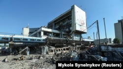 The Dnipro bus station after a missile strike on August 24. Photo by Mykola Synelnykov (Reuters)