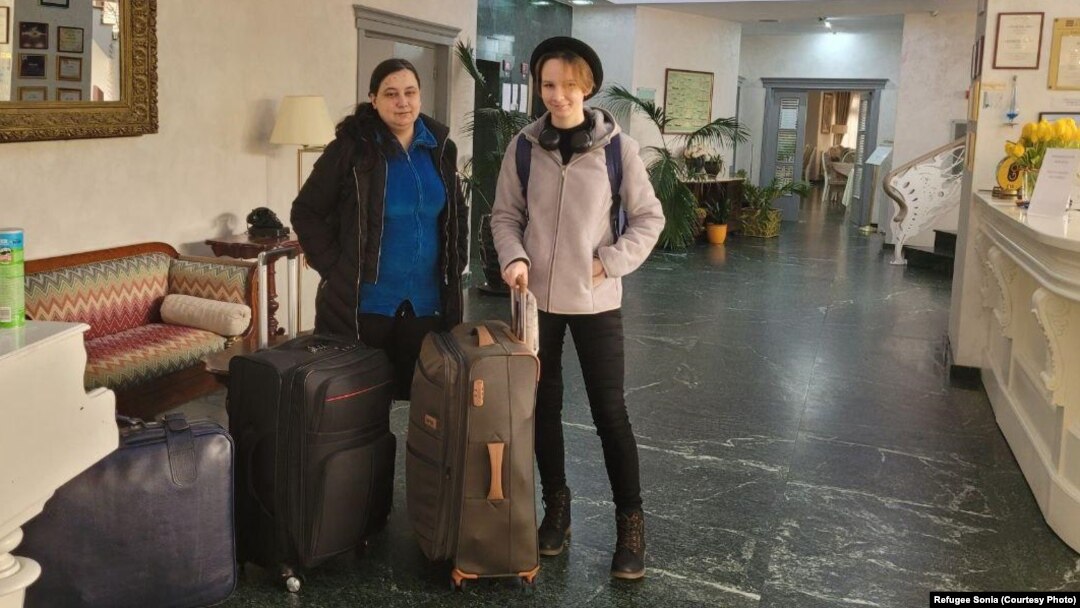 Sonia și mama ei au părăsit România joi cu destinația Irlanda, după ce au petrecut aici mai bine de un an. 