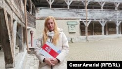 Alexandra Gold avea doar câteva luni când tatăl ei a participat la revolta anticomunistă din 15 noiembrie 1987, de la Brașov. A strâns într-o carte de benzi desenate povestea acelor proteste.