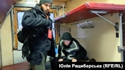 Евакуація хворих та з інвалідністю з Донбасу командою «Восток SOS», Дніпро, березень 2023 року