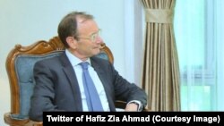 د افغانستان لپاره د بریتانیا شارژدافېر رابرټ چارترټن ډکسن
