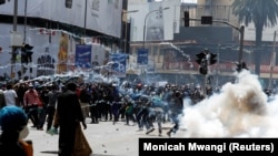 Policija pokušava da rastjera demonstrante u Najrobiju, 25. juni 2024. 