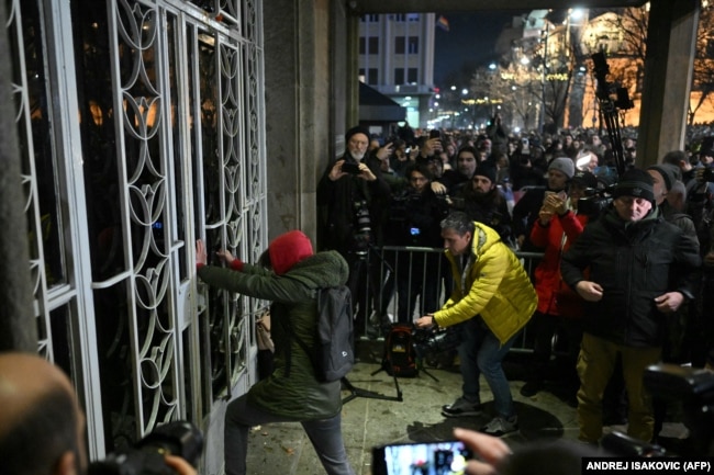 Protestat në Beograd pas shpalljes së rezultateve të zgjedhjeve, 18 dhjetor 2023
