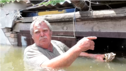 „Mulțumesc, Putin!”: Un fermier ucrainean este foc și pară din cauza inundațiilor