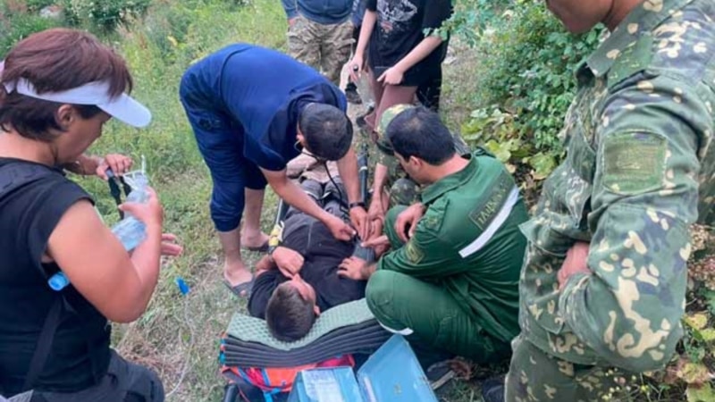 Таджикские спасатели в Варзобском ущелье спасли жизнь россиянину