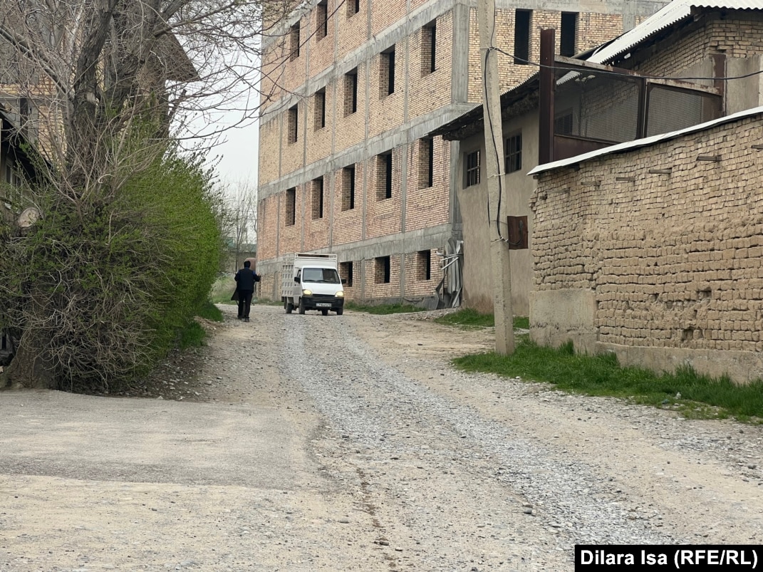 Село Карабулак на юге Казахстана предлагают сделать городом. Почему жителей  не радует эта идея?